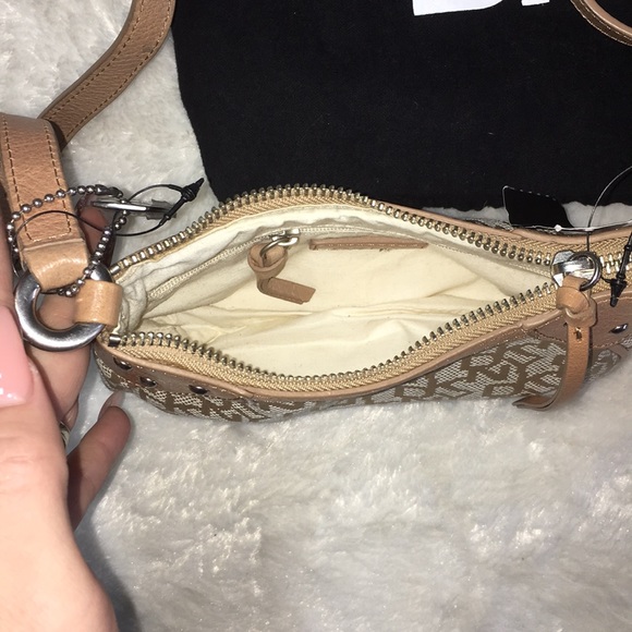 DKNY crossover body bag small - Picture 2 of 2